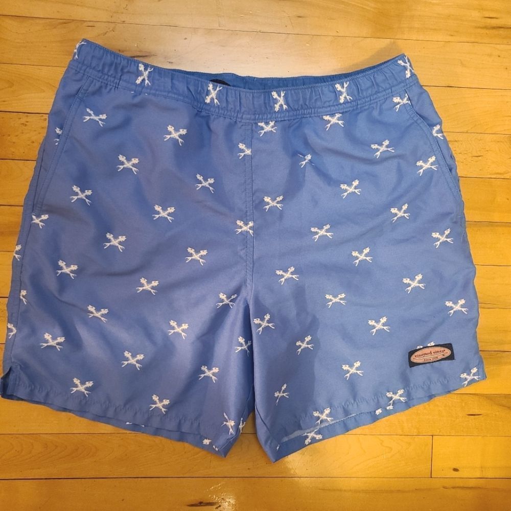 Vineyard Vines Swim Trunks Fish Bones Size Medium but fit like a LARGE.